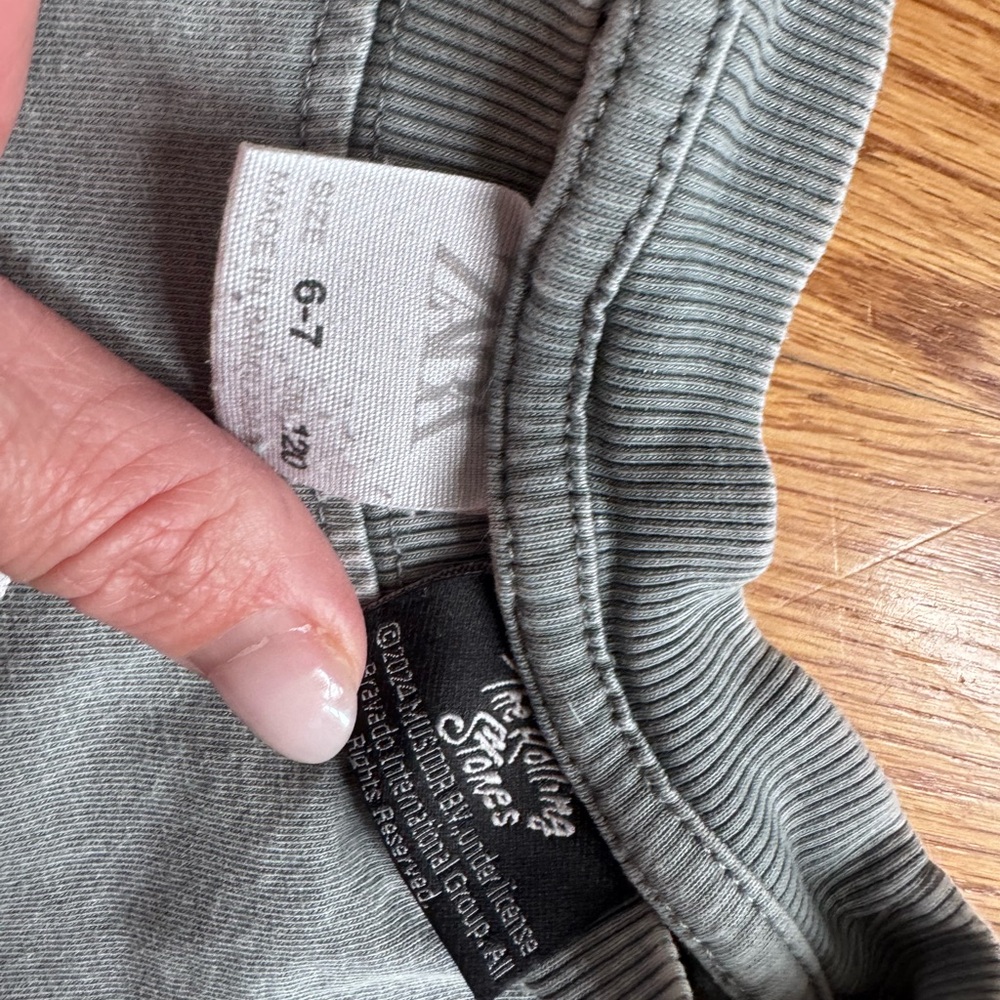 Zara Gray Kids T-Shirt with Rolling Stone logo - Picture 2 of 2